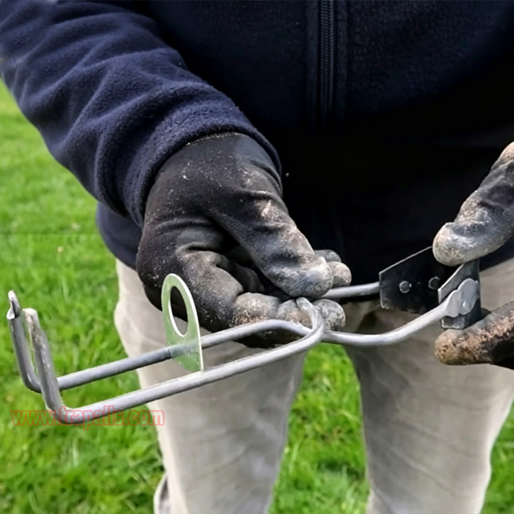 Outdoor Garden Underground Tunnel Reusable Gopher Control Vole Catcher Metal Mole Trap - Image 9